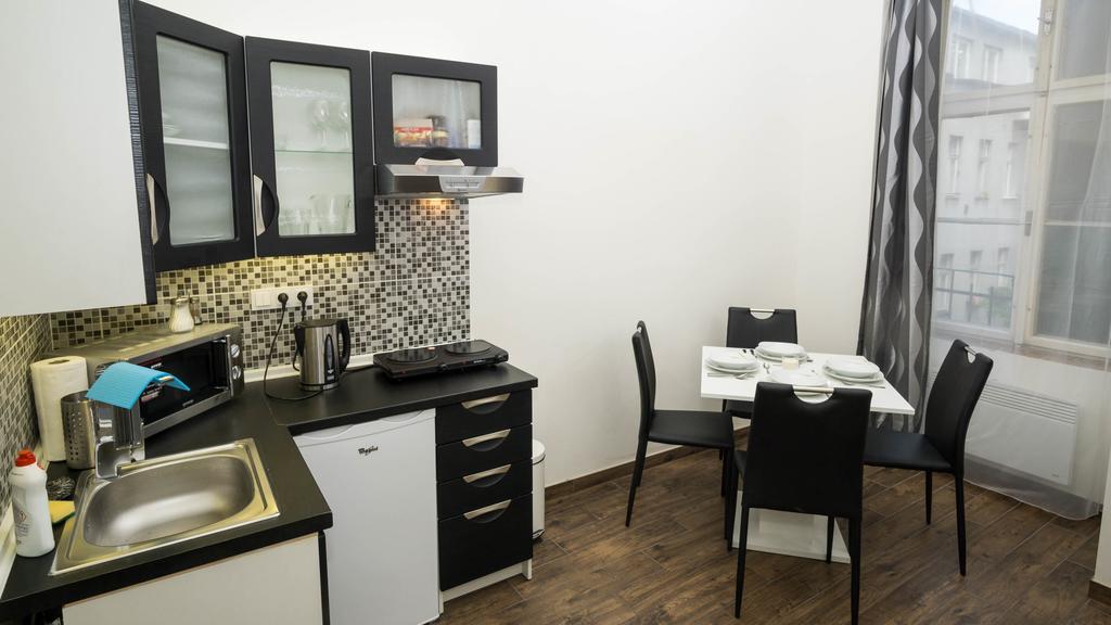 Black & White Apartment Prague By Wenceslas Square And Muzeum Rum bild