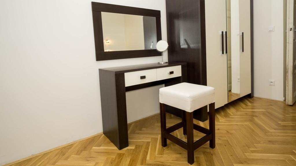 Black & White Apartment Prague By Wenceslas Square And Muzeum Exteriör bild