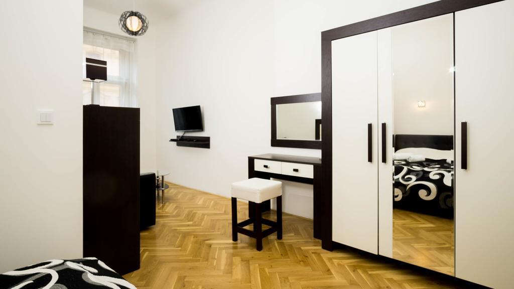 Black & White Apartment Prague By Wenceslas Square And Muzeum Exteriör bild